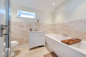 Principal Ensuite- click for photo gallery